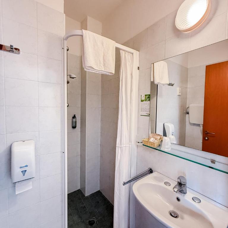 Hotel Bella Igea - Camera Economy Matrimoniale/Doppia con Letti Singoli - 5