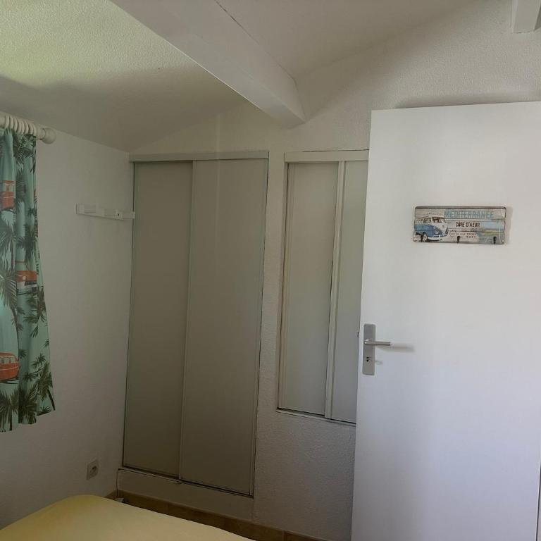 Appartement bord de mer Le Lavandou avec piscine - Maison 1 Chambre - 14