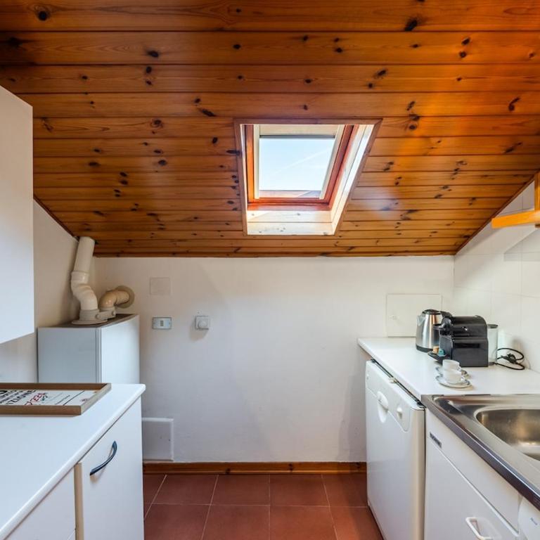 Cozy Rooftop Flat - Steps from the sea - AC and WiFi - Appartamento con 1 Camera da Letto - 7