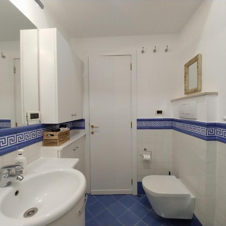 A Casa di Vittoria - Appartamento con 2 Camere da Letto e Balcone - 44