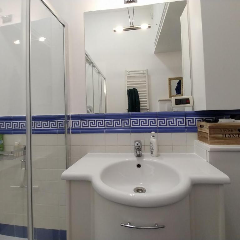 A Casa di Vittoria - Appartamento con 2 Camere da Letto e Balcone - 47