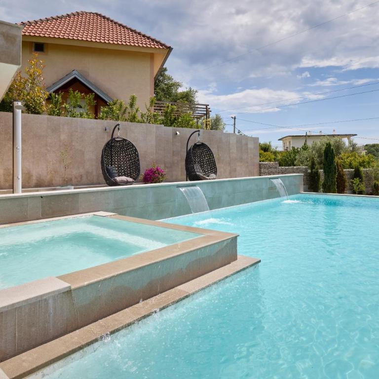 Villa Oaza with Outdoor Pool - Villa - 3