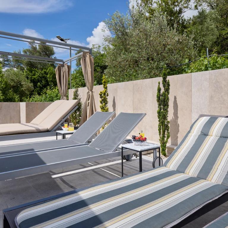 Villa Oaza with Outdoor Pool - Villa - 18