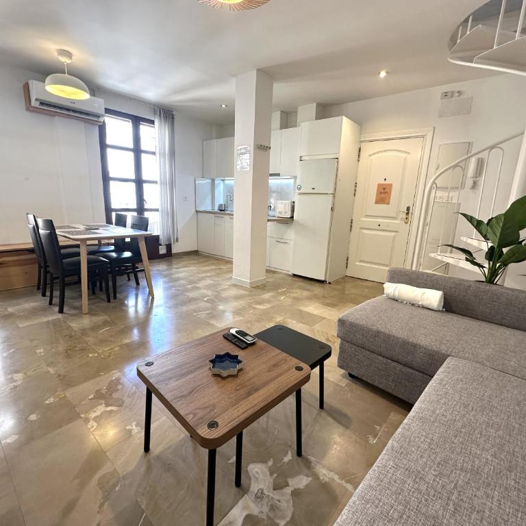 Colcha Suites - Duplex Penthouse by Medina Living - Two-Bedroom Apartment with Balcony and Terrace - 2