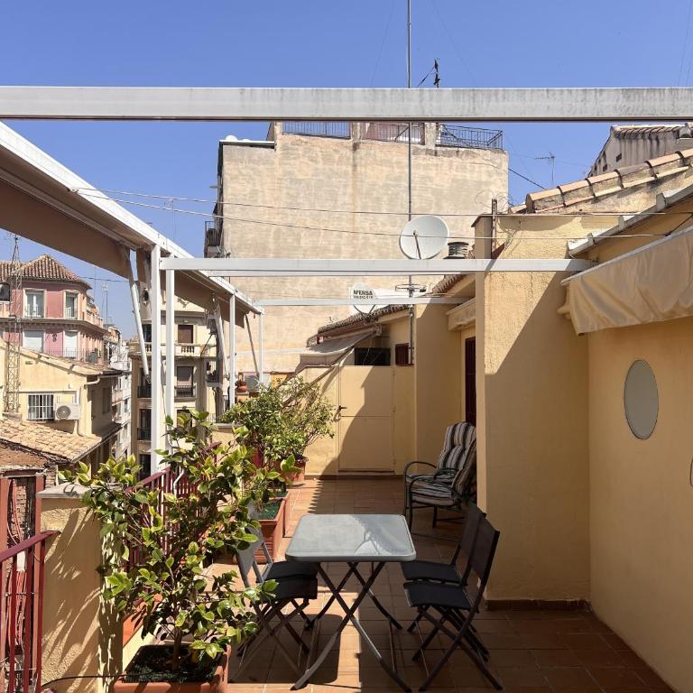 Colcha Suites - Duplex Penthouse by Medina Living - Two-Bedroom Apartment with Balcony and Terrace - 15