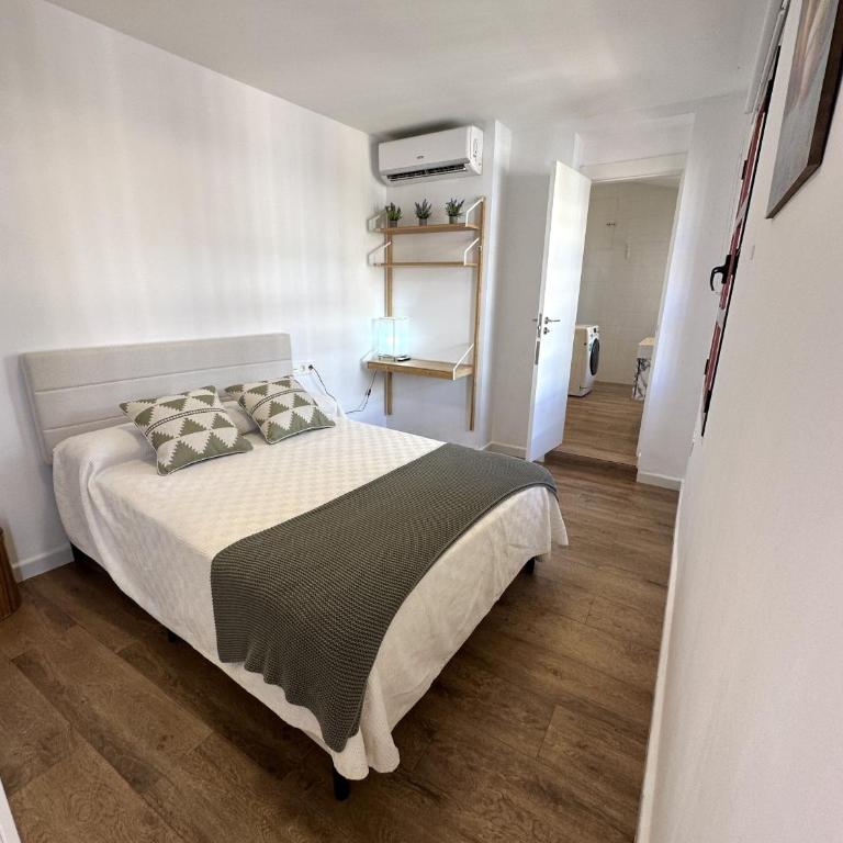 Colcha Suites - Duplex Penthouse by Medina Living - Two-Bedroom Apartment with Balcony and Terrace - 16