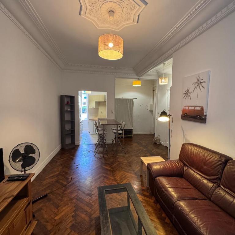 Beau 2 pièces, art déco, plein centre - Appartement 1 Chambre - 21