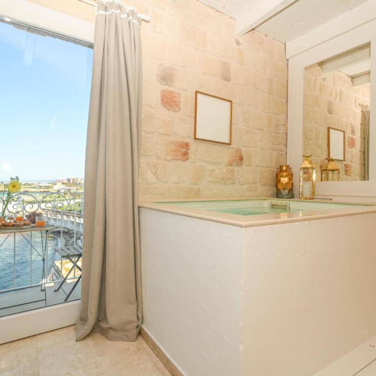 Sea Suites by Villa Experiences Puglia - Camera Matrimoniale con Balcone e Vista Mare - 18