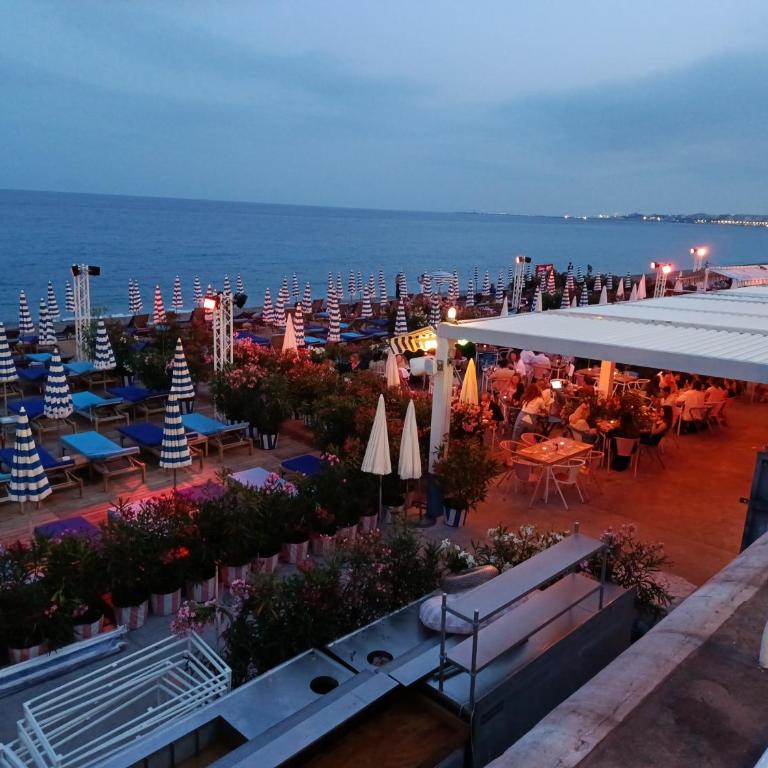 Séjour chambre chez l'habitant 200 m mer plages Promenade des Anglais - Appartement - Rez-de-Chaussée - 24