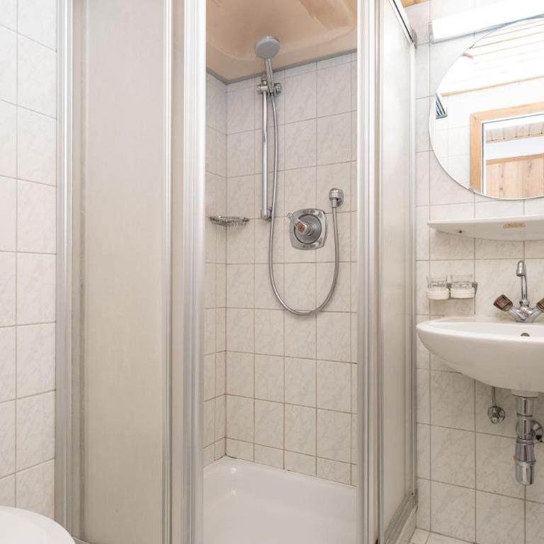 Hofers Herzstück - Dreibettzimmer - 3