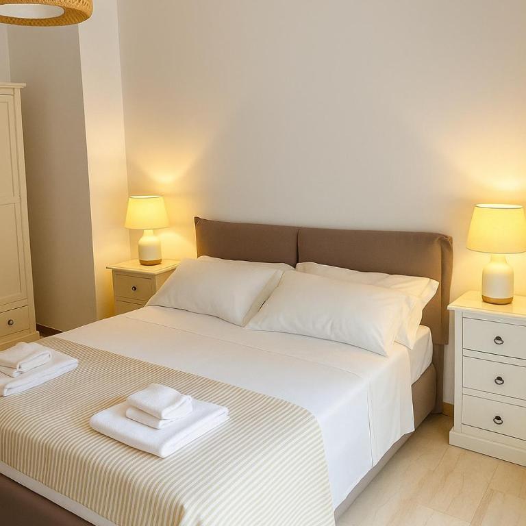 Frangipani HOUSE Cagliari luxury huge apartment city center with lift - Three-Bedroom Superior Apartment - 4