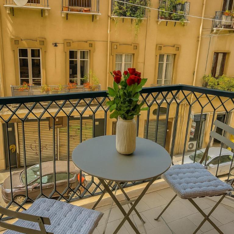 Frangipani HOUSE Cagliari luxury huge apartment city center with lift - Three-Bedroom Superior Apartment - 7
