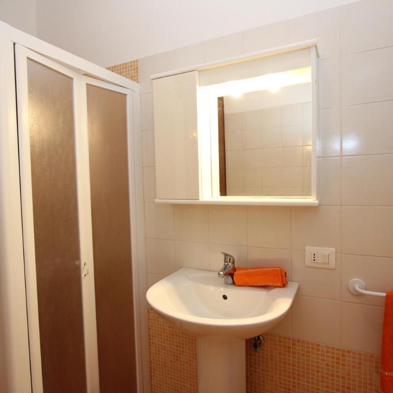 Montecarlo - One-Bedroom Standard Apartment - 25