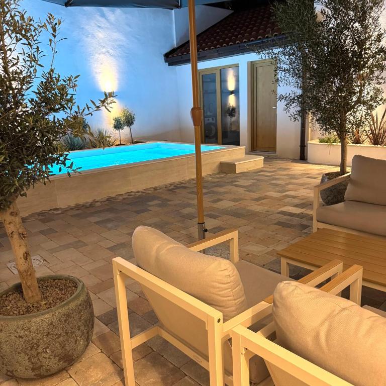 Villa Sevdah - apartments in the city centre, with pool and free parking - One-Bedroom Apartment with Pool View - 16