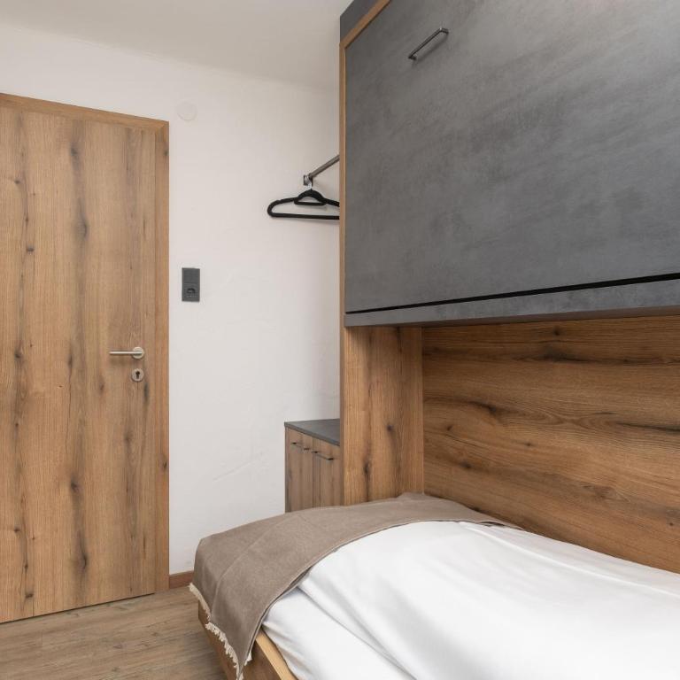 Hofers Herzstück - Einzelzimmer mit Zustellbett - 2