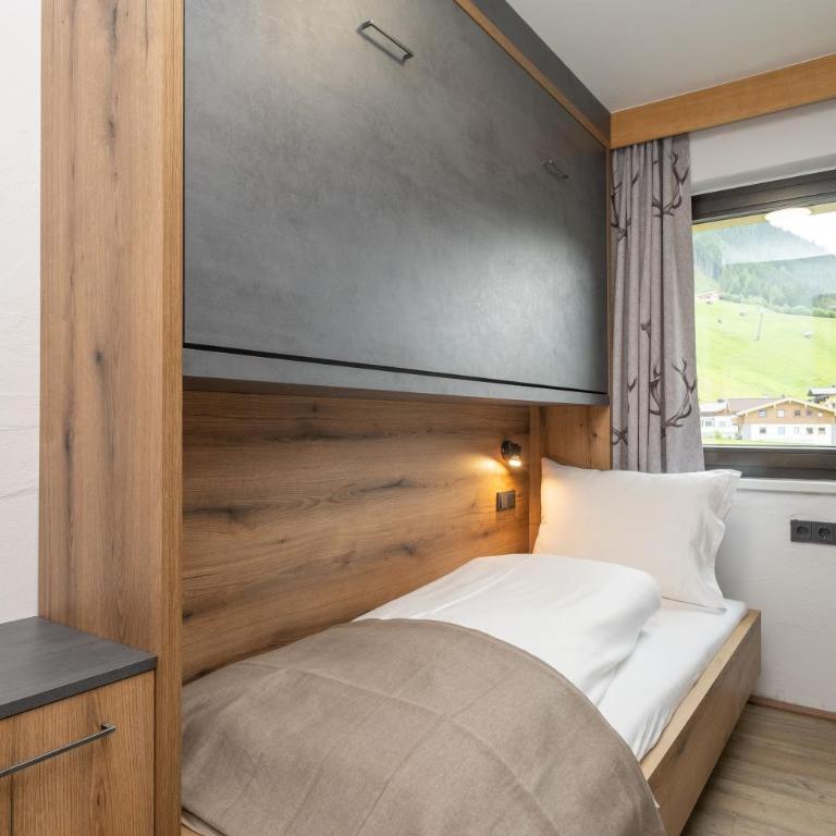 Hofers Herzstück - Einzelzimmer mit Zustellbett - 1
