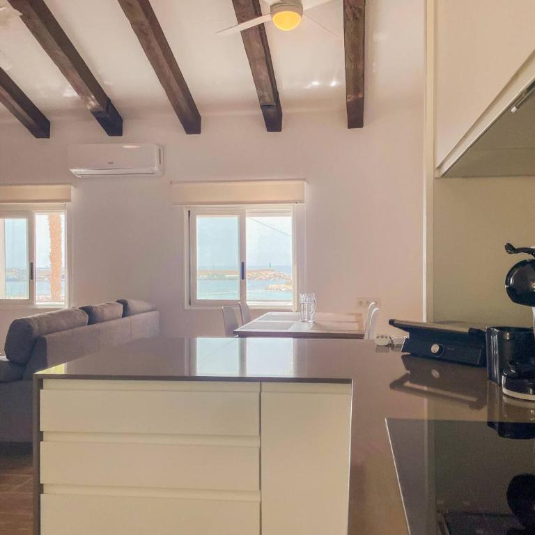 Stylish Seafront Apartment - Apartamento - 4