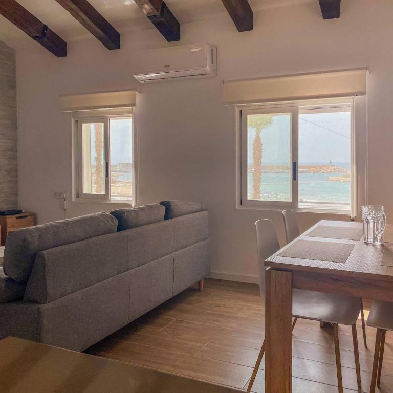 Stylish Seafront Apartment - Apartamento - 10