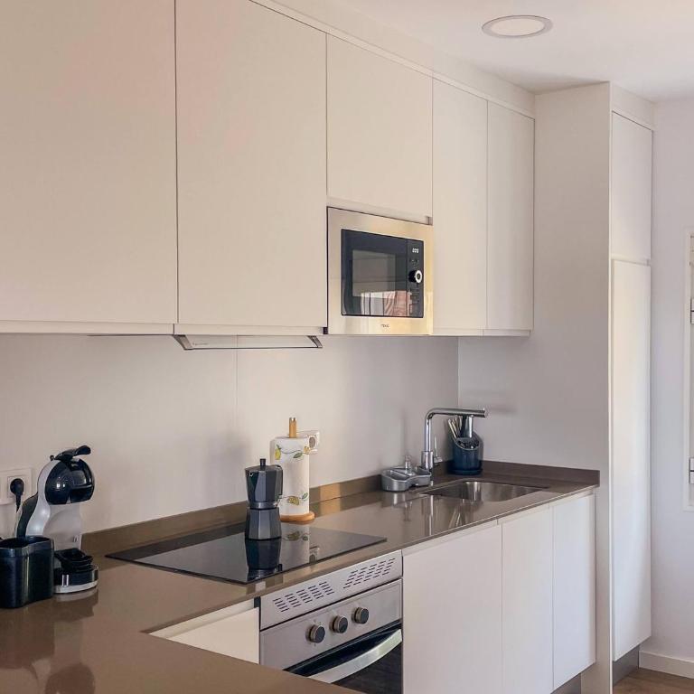 Stylish Seafront Apartment - Apartamento - 14