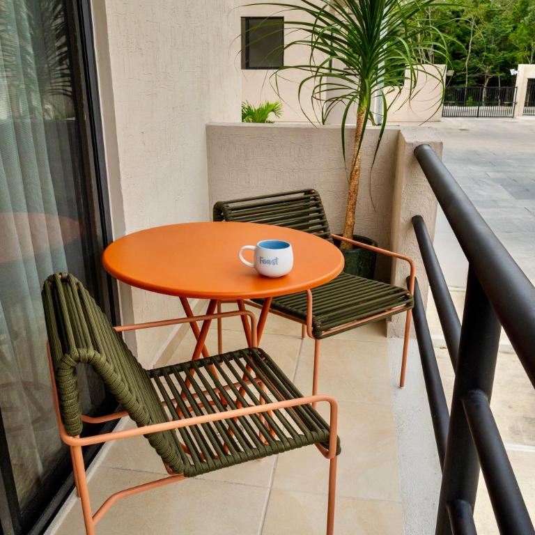 2 pools,long stays,peaceful complex,relax,WiFi,remote work,8mins drive to beach,casa Yellowstone - Apartment with Balcony - 18