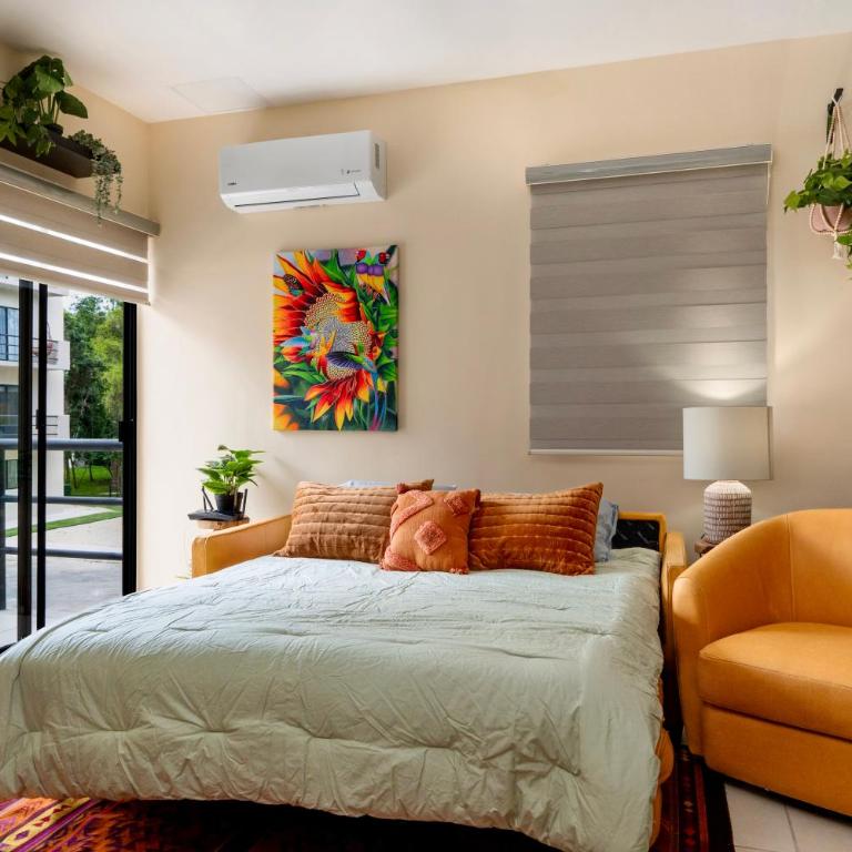 2 pools,long stays,peaceful complex,relax,WiFi,remote work,8mins drive to beach,casa Yellowstone - Apartment with Balcony - 24