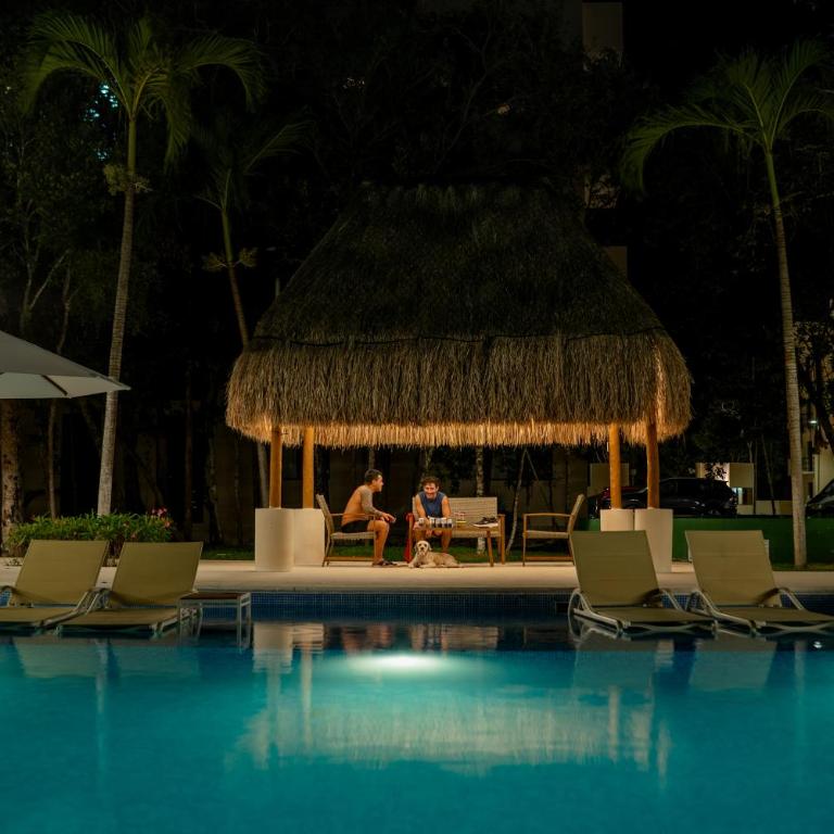 2 pools,long stays,peaceful complex,relax,WiFi,remote work,8mins drive to beach,casa Yellowstone - Apartment with Balcony - 9