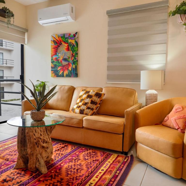 2 pools,long stays,peaceful complex,relax,WiFi,remote work,8mins drive to beach,casa Yellowstone - Apartment with Balcony - 16