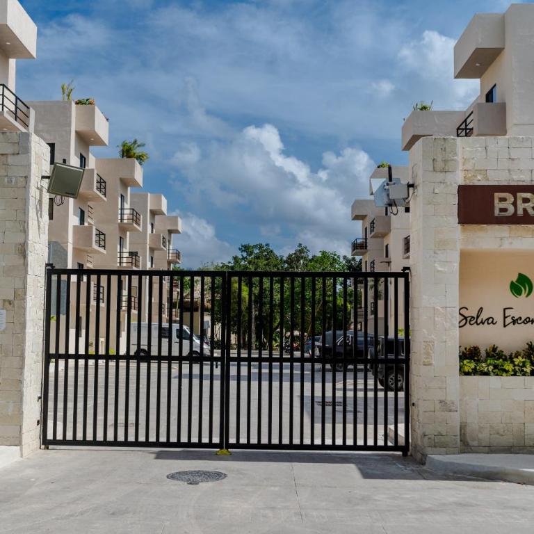 2 pools,long stays,peaceful complex,relax,WiFi,remote work,8mins drive to beach,casa Yellowstone - Apartment with Balcony - 36