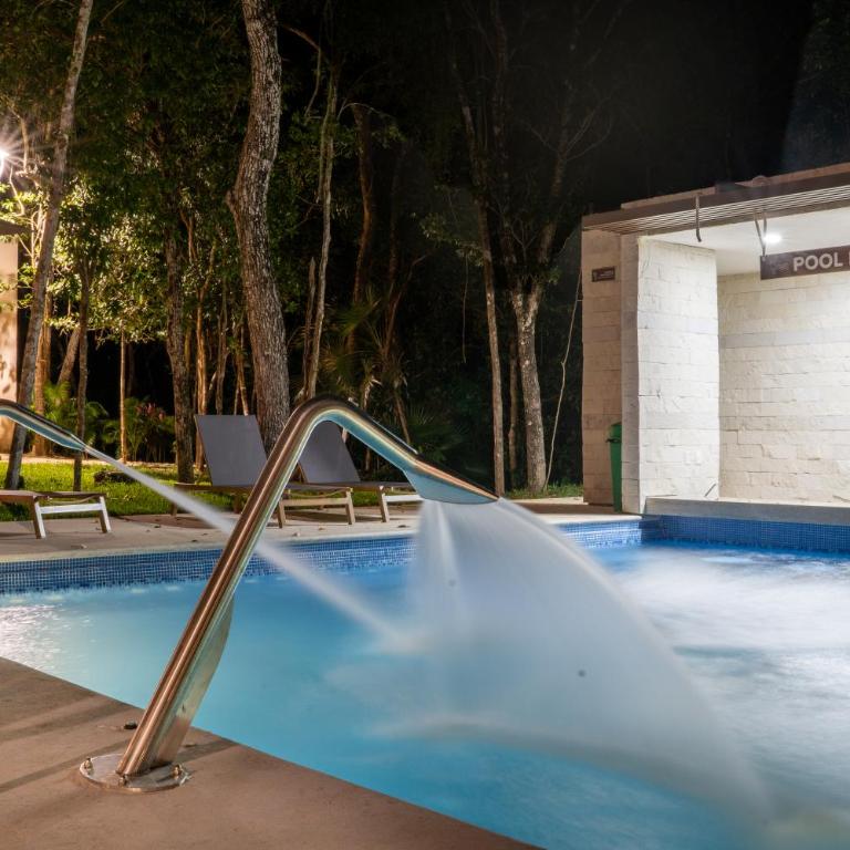 2 pools,long stays,peaceful complex,relax,WiFi,remote work,8mins drive to beach,casa Yellowstone - Apartment with Balcony - 33
