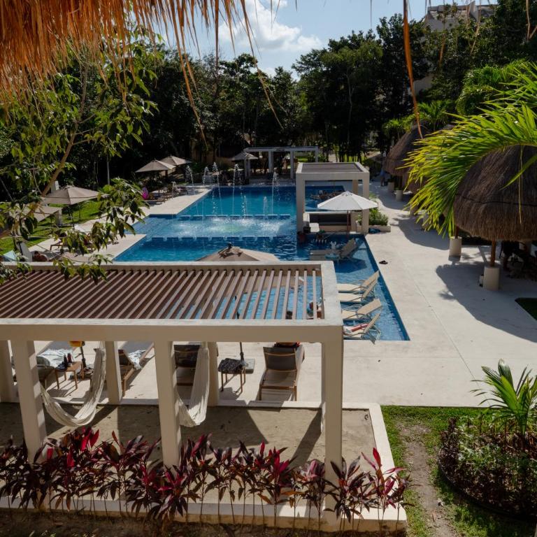 2 pools,long stays,peaceful complex,relax,WiFi,remote work,8mins drive to beach,casa Yellowstone - Apartment with Balcony - 49