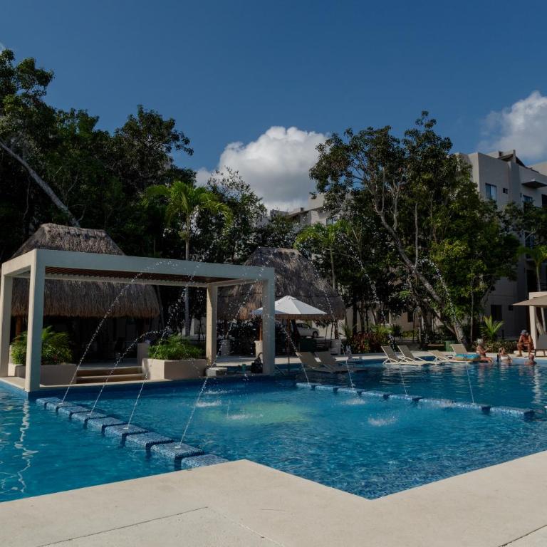2 pools,long stays,peaceful complex,relax,WiFi,remote work,8mins drive to beach,casa Yellowstone - Apartment with Balcony - 46