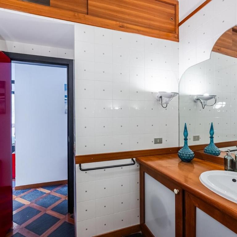Sea View Home - Steps to Sea - AC - WiFi - Center - Appartamento con 3 Camere da Letto - 50