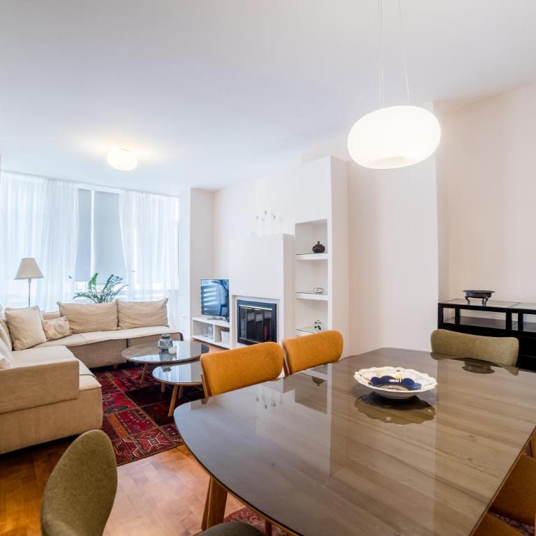 Maison Eleven Central 2-Bedroom Apartment with Balcony and Private Parking - Two-Bedroom Apartment with Balcony - 5