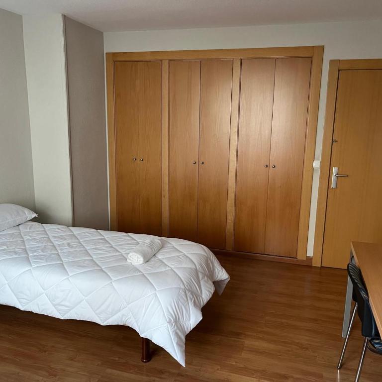 mikasita Pamplona Centro - student housing & coliving - Twin Room with Shared Bathroom - 6