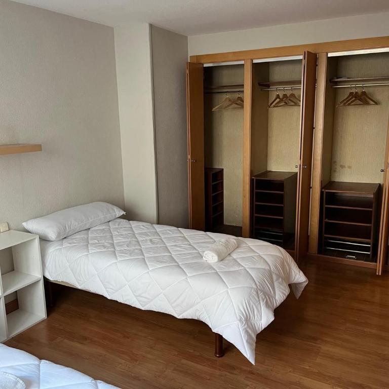 mikasita Pamplona Centro - student housing & coliving - Twin Room with Shared Bathroom - 8