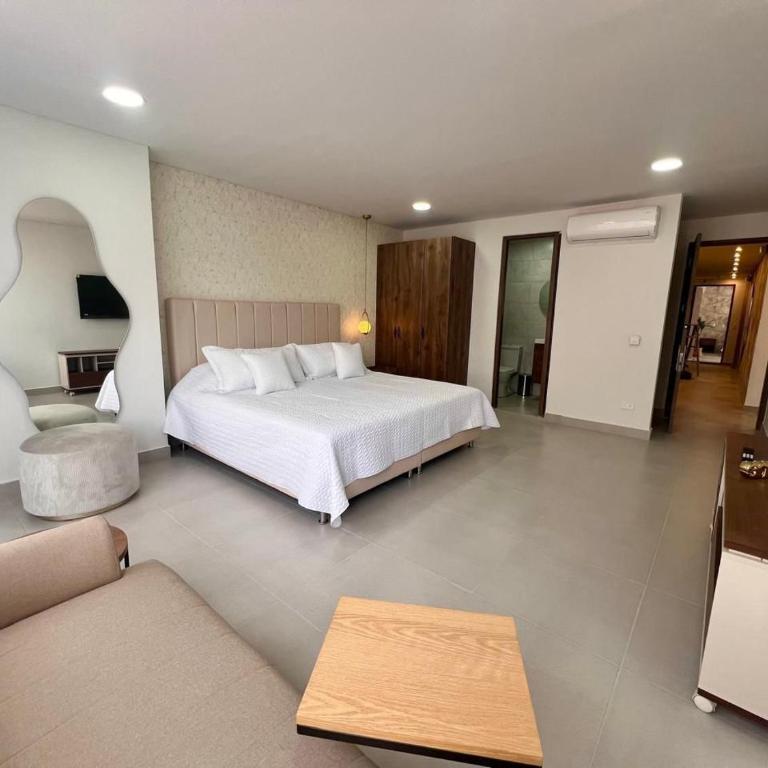 Lofts Medellin-Laureles - Deluxe One-Bedroom Apartment with City View - 4