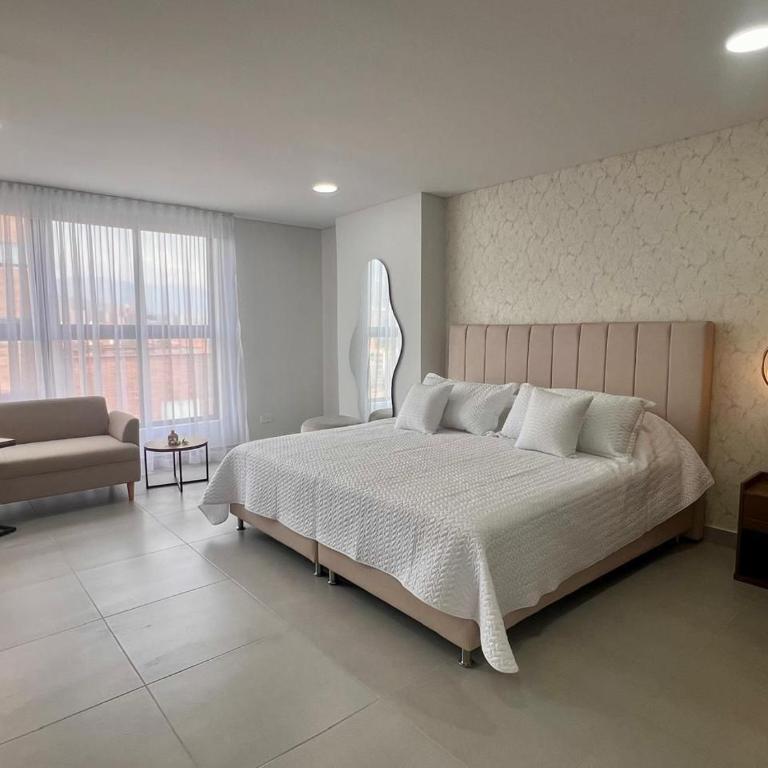Lofts Medellin-Laureles - Deluxe One-Bedroom Apartment with City View - 7