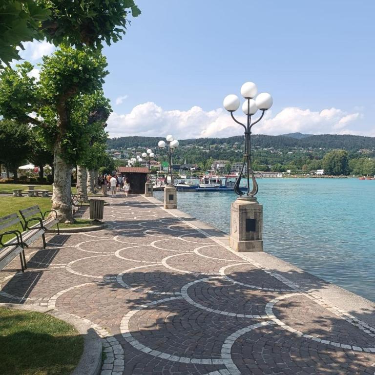 Ausblick Lazise Gardasee - Ferienhaus mit Seeblick, Infinity Pool, Garten und Garage - Casa con 2 Camere da Letto - 40