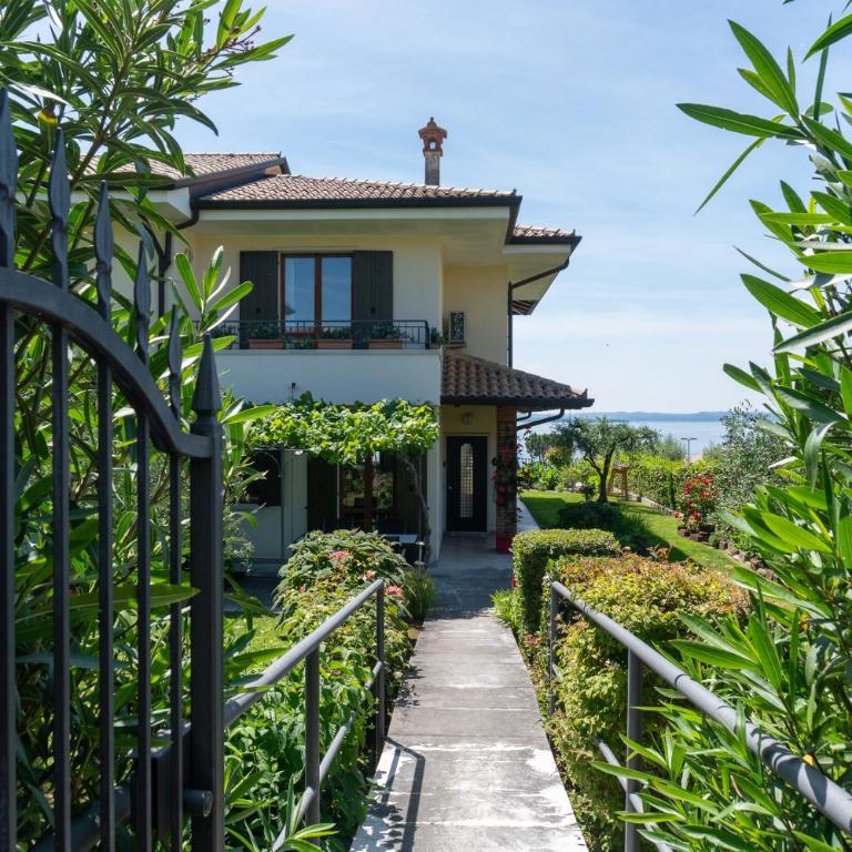 Ausblick Lazise Gardasee - Ferienhaus mit Seeblick, Infinity Pool, Garten und Garage - Casa con 2 Camere da Letto - 2