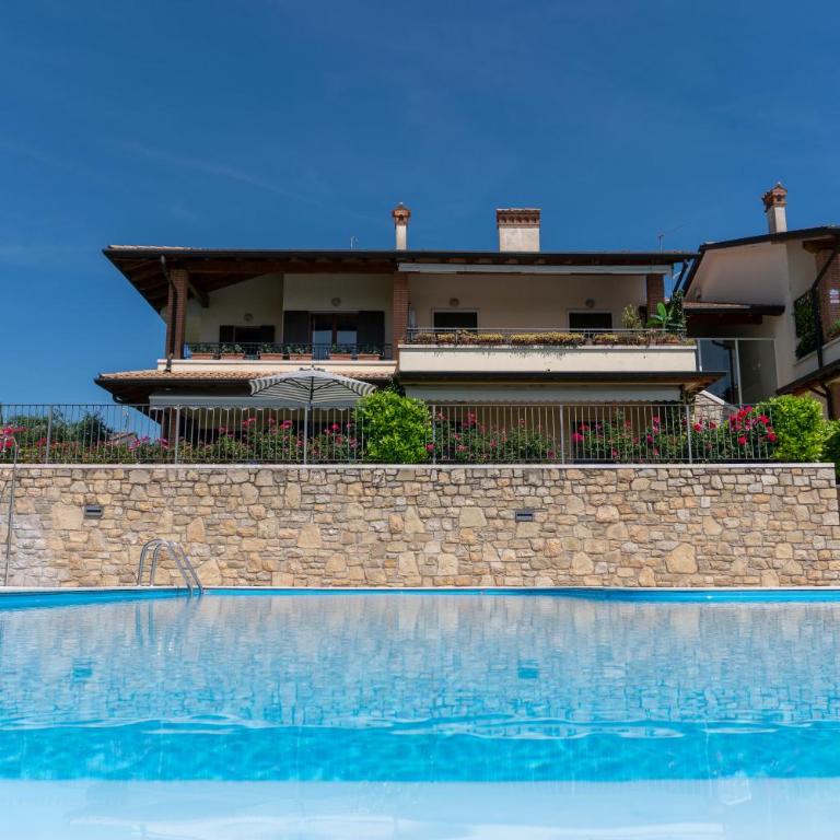 Ausblick Lazise Gardasee - Ferienhaus mit Seeblick, Infinity Pool, Garten und Garage - Casa con 2 Camere da Letto - 9