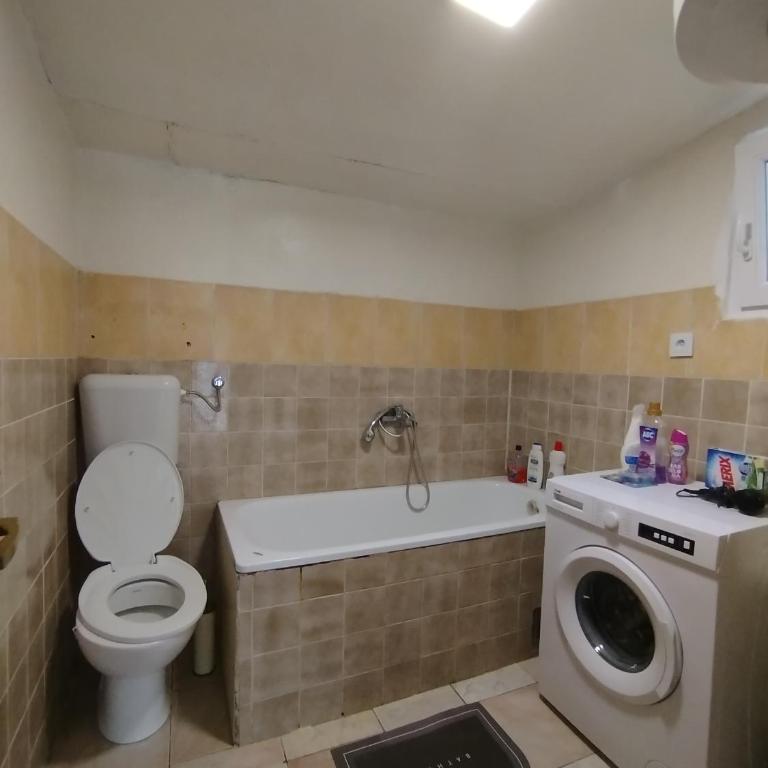 Olive House - One-Bedroom House - 12