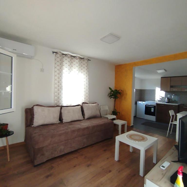 Olive House - One-Bedroom House - 1