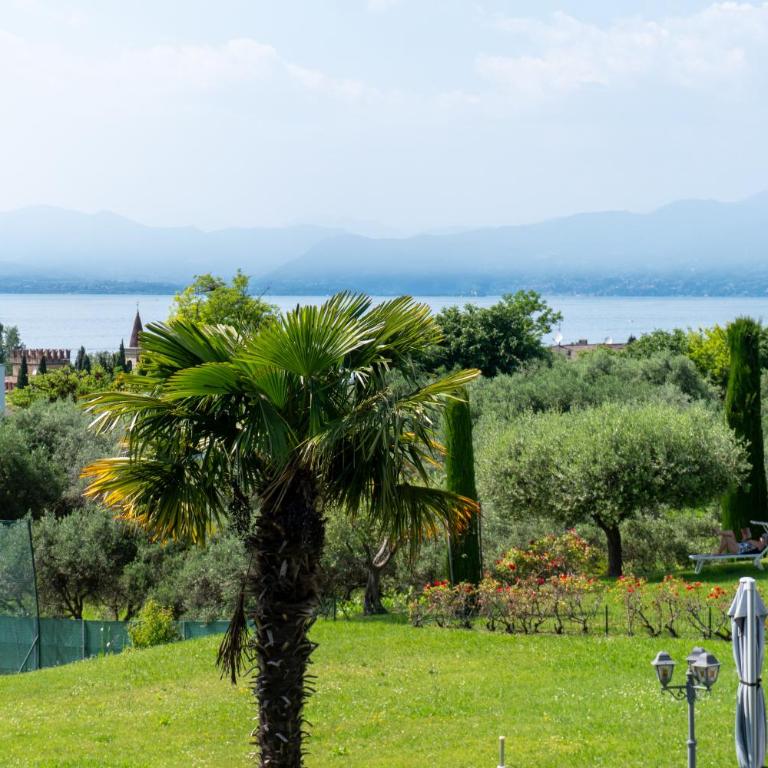 Ausblick Lazise Gardasee - Ferienhaus mit Seeblick, Infinity Pool, Garten und Garage - Casa con 2 Camere da Letto - 80