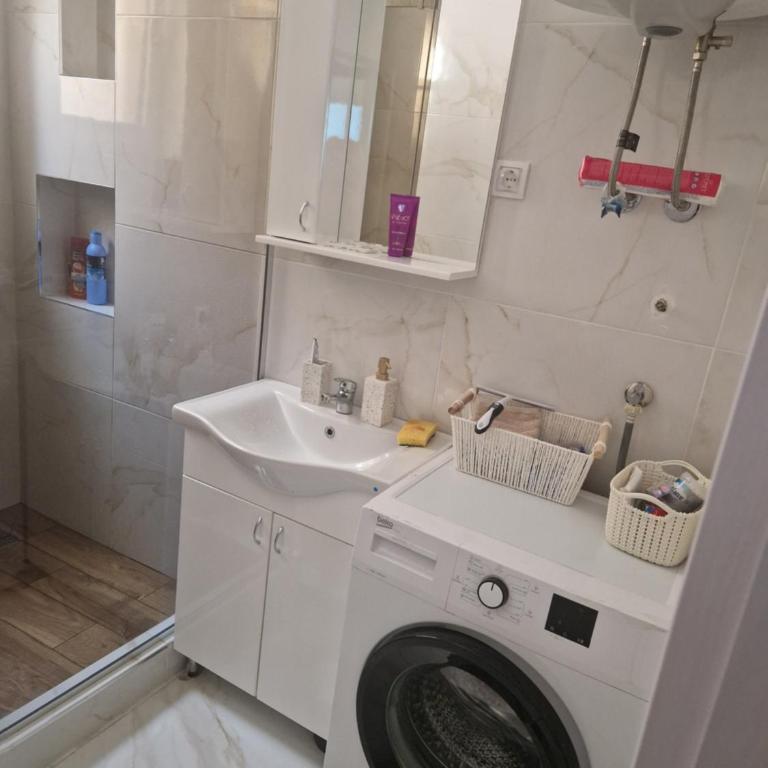 Relax In - Two-Bedroom Apartment - 8