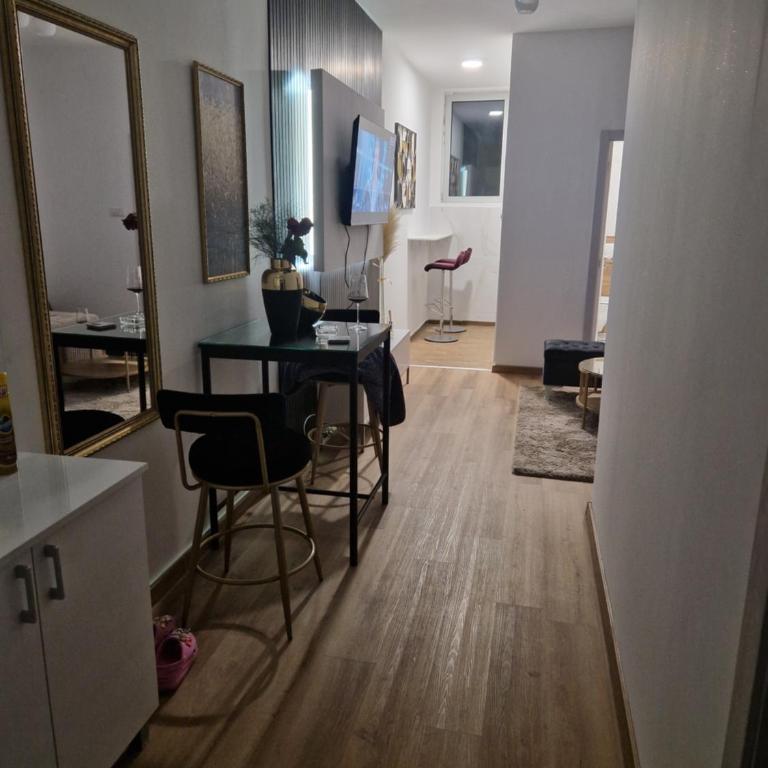 Relax In - Two-Bedroom Apartment - 7