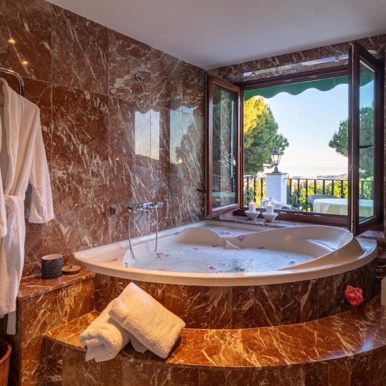 LYX HOMES Villa in Mijas with private heated pool - Villa - 52