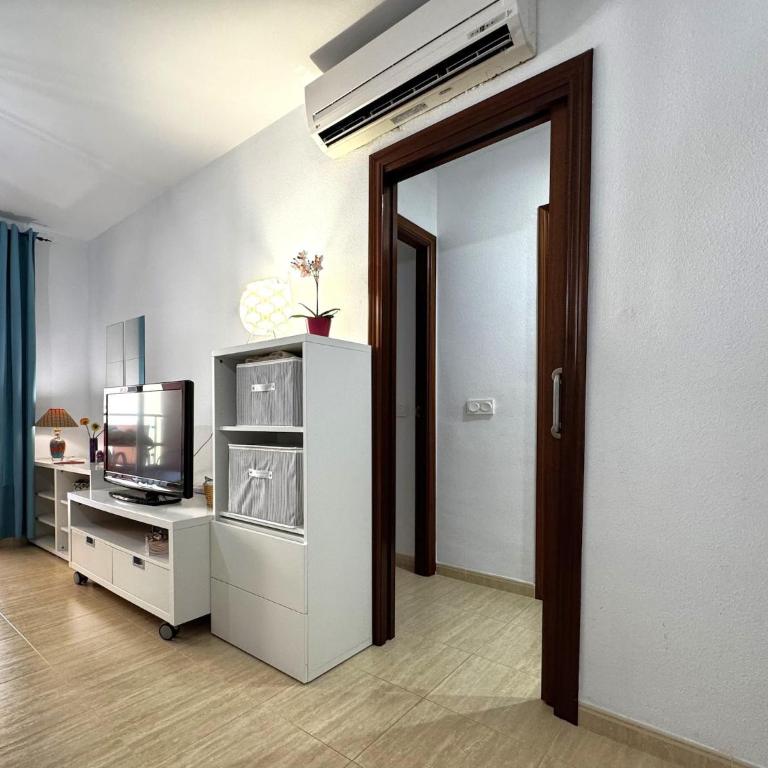 Premium Apartment in Roquetas de Mar - Three-Bedroom Apartment - 9