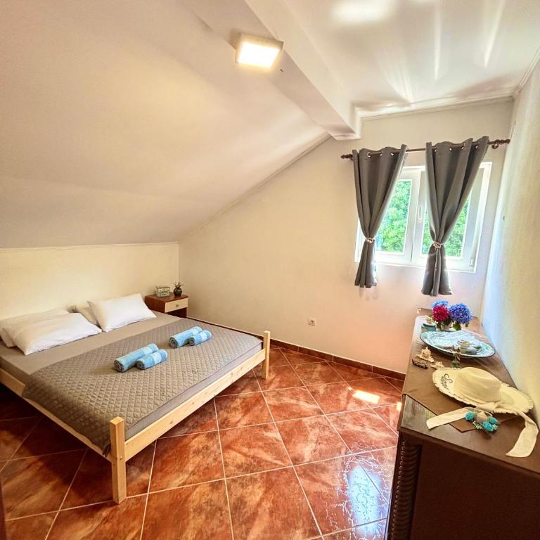 Apartments Djurovic - Double Room with Balcony and Sea View - 3