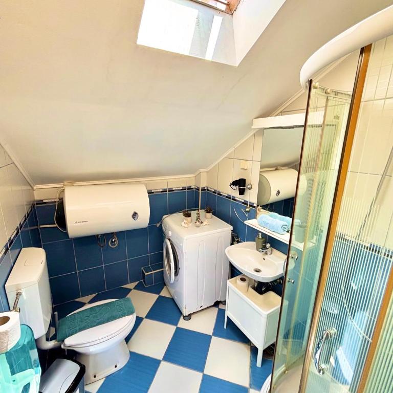 Apartments Djurovic - Double Room with Balcony and Sea View - 4