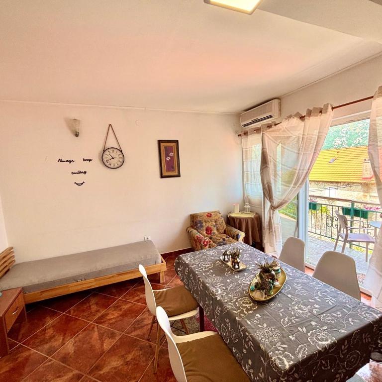 Apartments Djurovic - Double Room with Balcony and Sea View - 6